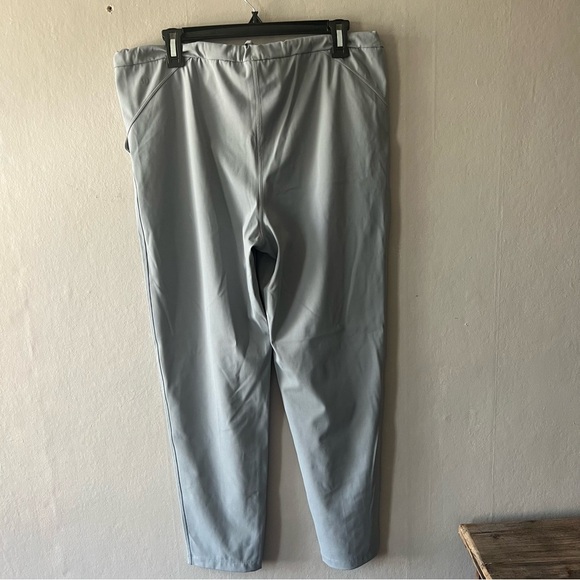 Lululemon Grey Stretch High Rise Cropped Pants size 6 - Picture 6 of 6